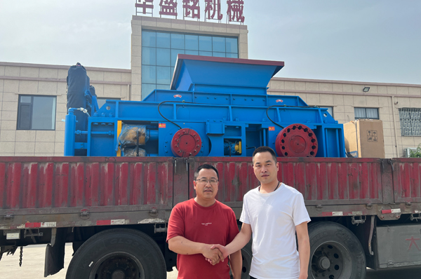 河(he)南客戶(hu)試(shi)機(ji)后(hou)決(jue)定投産液壓(ya)對(dui)輥機(ji)