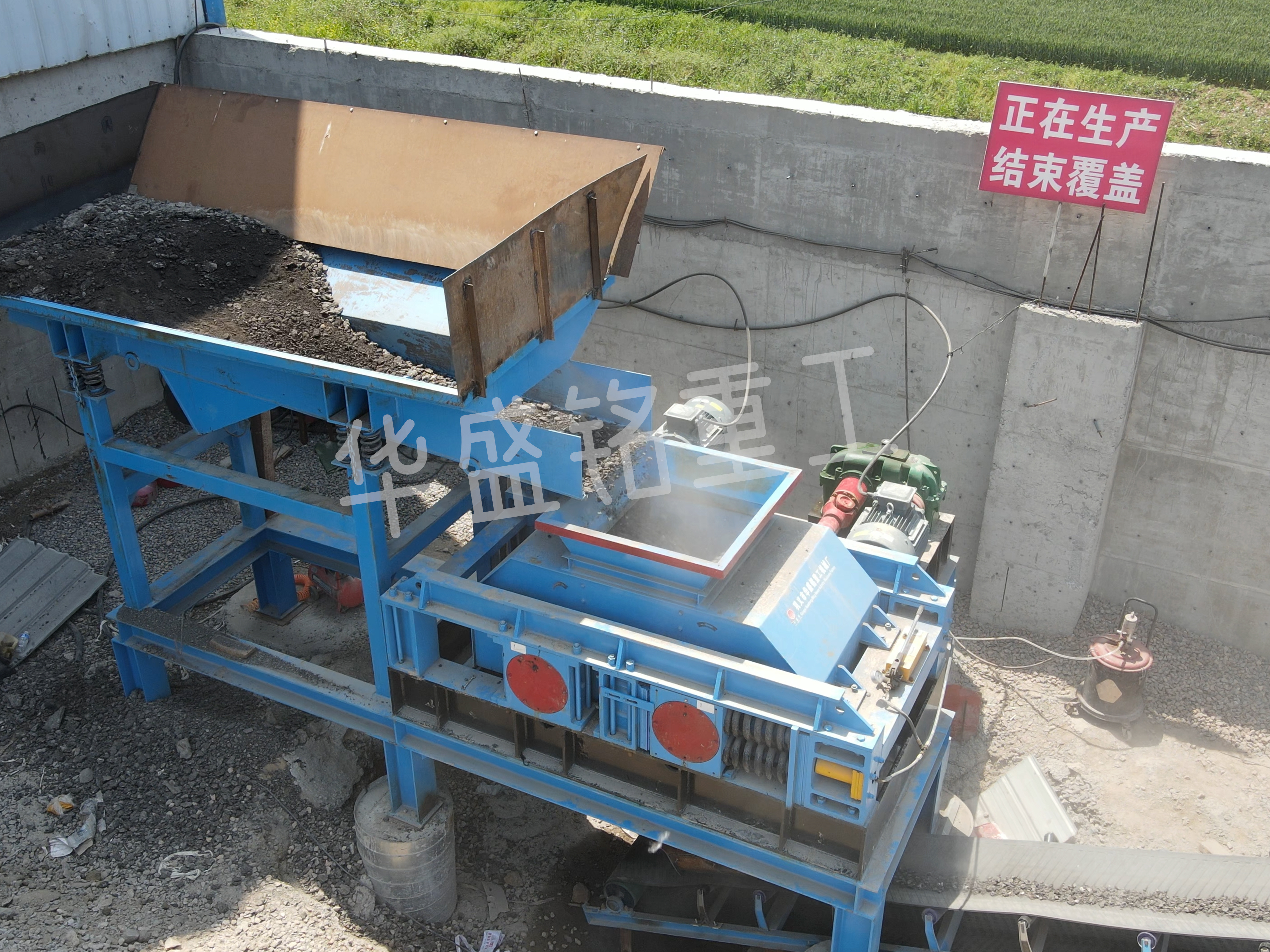 RPA熱再生破(po)碎篩分機,瀝青(qing)再生(sheng)料(liao)破(po)碎生産(chan)線(xian),瀝(li)青銑(xian)鑤(bao)料RAP專(zhuan)用(yong)破碎機(ji),瀝青(qing)雙(shuang)齒(chi)輥(gun)破碎(sui)機(ji)